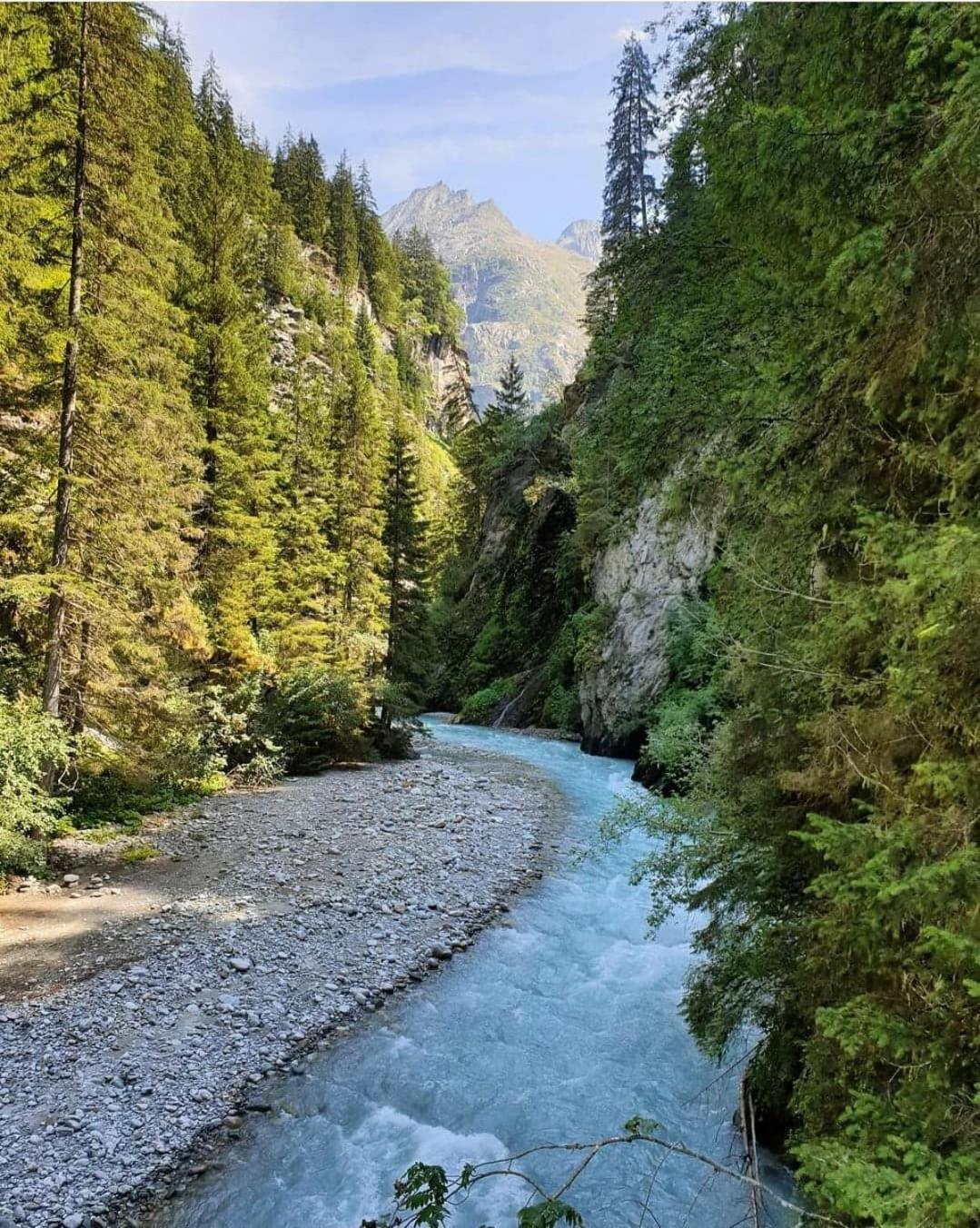 Whisperive Lodge - Le Vert Aux Bords De Rive Le Bourg-dʼOisans المظهر الخارجي الصورة
